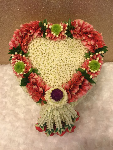 พานแหวานหมั้นมาลัยรอบรูปหัวใจ